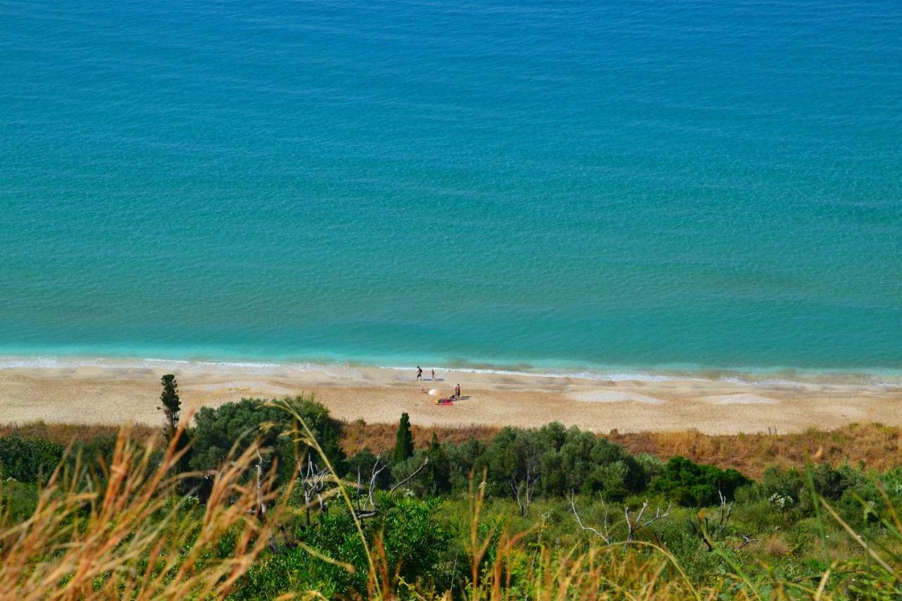 Spacious 1 Bedroom Apartment 2 Km To Pessada Beach Dhorizata Екстер'єр фото